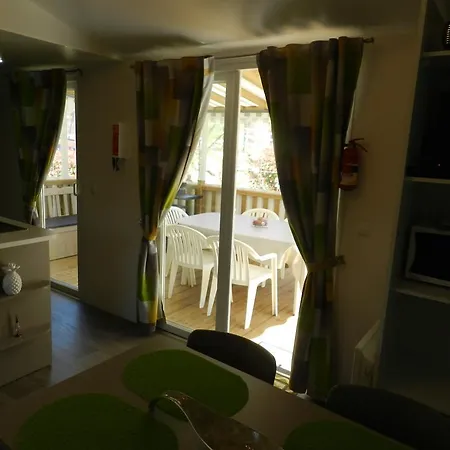 Location Mobil A مكان تخييم 4*
